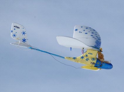 schon mit einfachen Modellen macht Modellfliegen in der Schule viel Spass schule-modellflug